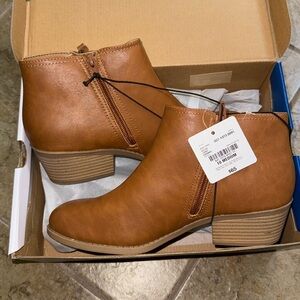 BOOTS NEW Tan/Brown
